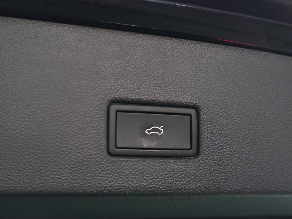 
Volkswagen T-Roc 1.5 TSI R-Line+ Aut- Nieuw Model, Panodak, Sport interieur, Camera, Ada Cruise, Park Assist, Dynamic Select vol									