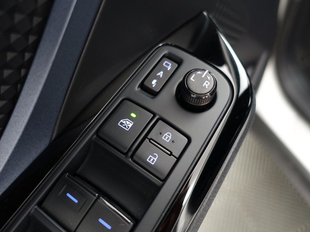 
Toyota C-HR 2.0 Hybrid Olympic Executive Edition Aut- Stuur/Stoelverwarming, Ada cruise, JBL Audio, Park Assist, Park Pilot vol									