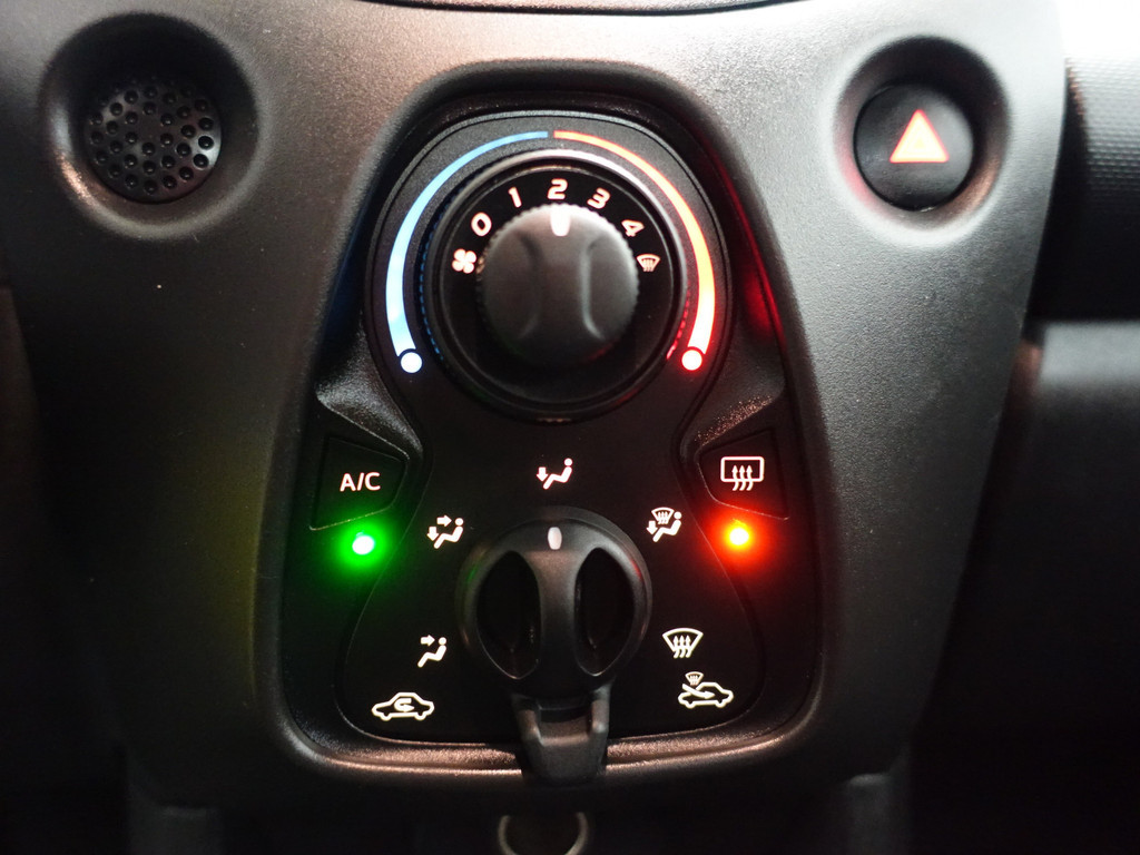 
								Toyota Aygo 1.0 VVT-i x-fun- Led, Cruise, Clima, Mf Stuur, Elek Pakket vol									