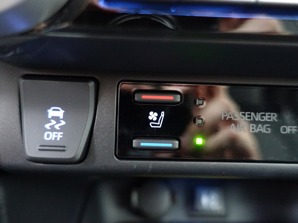 
								Toyota RAV4 2.5 Hybrid Executive- Two Tone, 360 Camera, Memory, Stoelkoeling, Stuur/Stoelverwarming, Xenon Led vol									