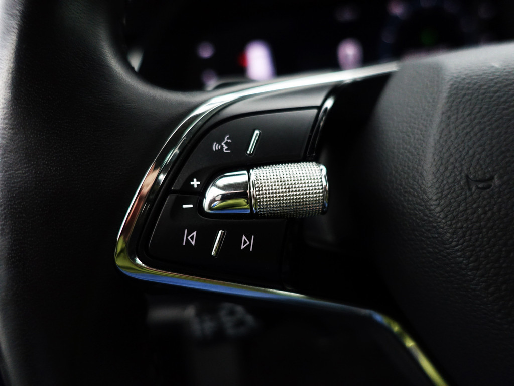 
								Škoda Octavia Combi 1.0 e-TSI Business Edition Plus Aut- Carplay, Sfeerverlichting, Virtual Cockpit, Ada Cruise, Dynamic Select, Sport Interieur vol									