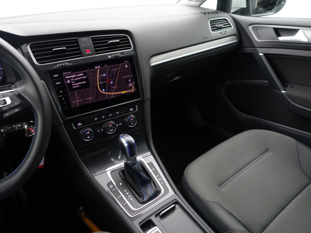 
								Volkswagen e-Golf Highline+ Aut- Dynaudio, Park Assist, Carplay, Navi, Virtual Cockpit, Xenon Led, Dynamic Select vol									