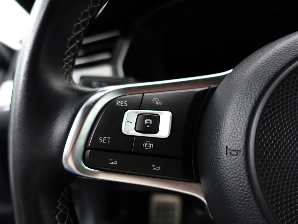 
Volkswagen Arteon 1.5 TSI 180pk R Line Aut- Panodak, Virtual Cockpit, Stoel Massage, 360 Camera, Keyless, Sfeerverlichting vol									