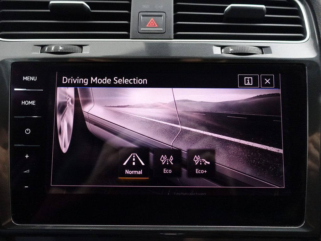 
								Volkswagen e-Golf Highline+ Aut- Dynaudio, Park Assist, Carplay, Navi, Virtual Cockpit, Xenon Led, Dynamic Select vol									