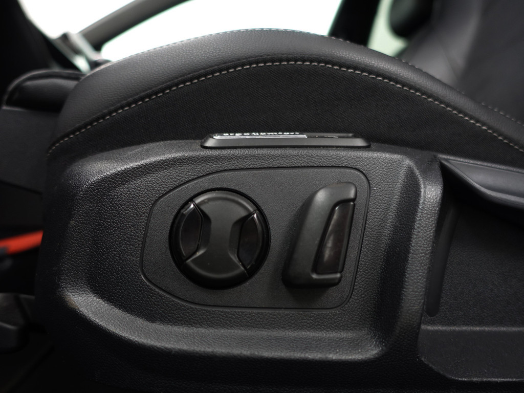 
Volkswagen Arteon 1.5 TSI 180pk R Line Aut- Panodak, Virtual Cockpit, Stoel Massage, 360 Camera, Keyless, Sfeerverlichting vol									