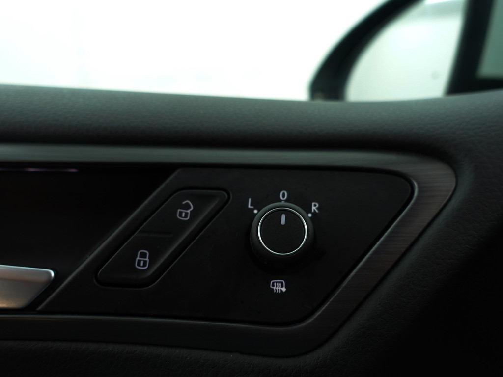
								Volkswagen e-Golf Highline+ Aut- Dynaudio, Park Assist, Carplay, Navi, Virtual Cockpit, Xenon Led, Dynamic Select vol									