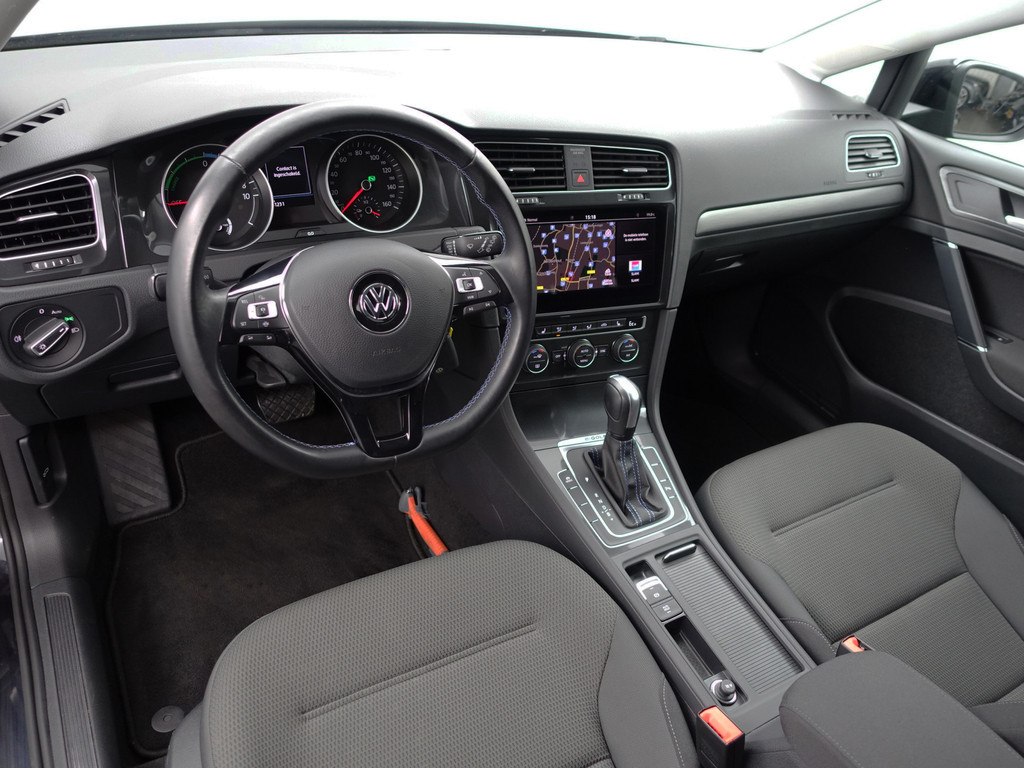 
Volkswagen e-Golf Highline Aut- CarPlay, Dynamic Select, Park Assist, Led, Stoelverwarming, Ada Cruise, Clima vol									