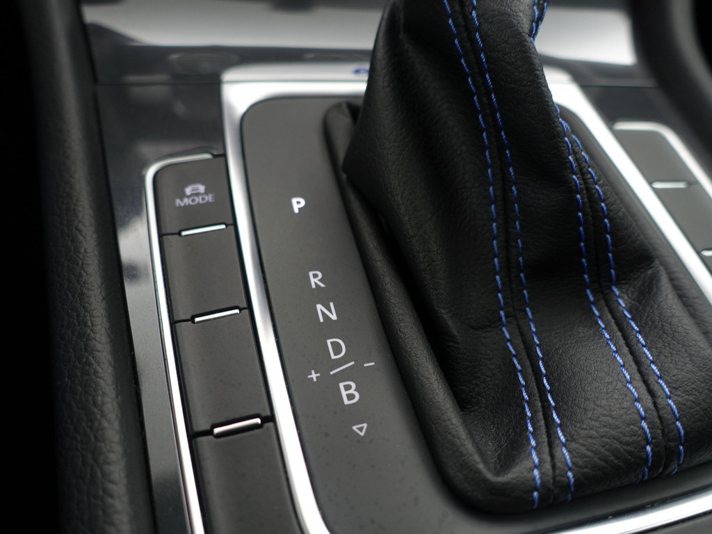 
								Volkswagen e-Golf Highline+ Aut- Dynaudio, Park Assist, Carplay, Navi, Virtual Cockpit, Xenon Led, Dynamic Select vol									