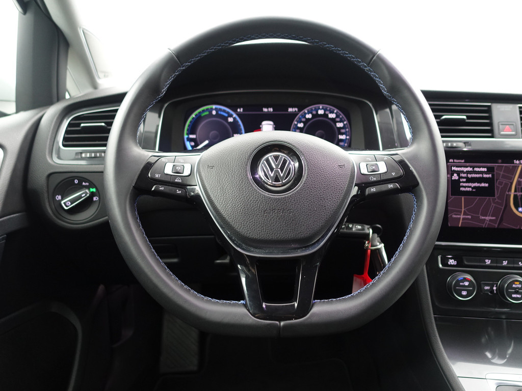 
								Volkswagen e-Golf Highline+ Aut- Dynaudio, Park Assist, Carplay, Navi, Virtual Cockpit, Xenon Led, Dynamic Select vol									