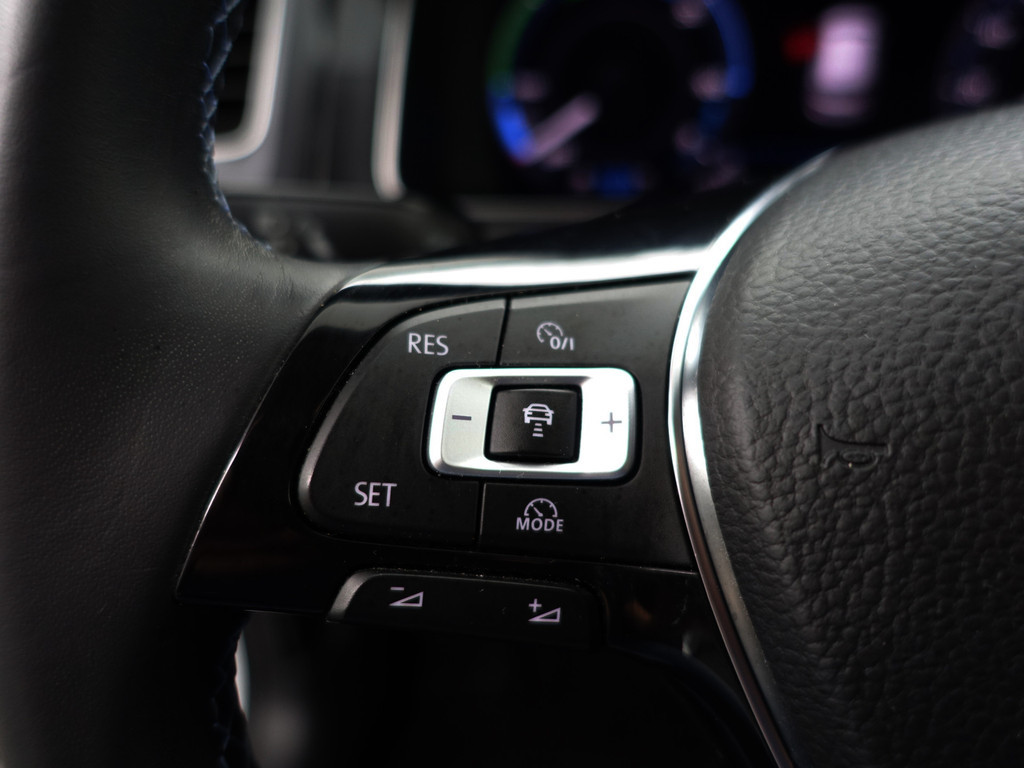 
								Volkswagen e-Golf Highline+ Aut- Dynaudio, Park Assist, Carplay, Navi, Virtual Cockpit, Xenon Led, Dynamic Select vol									