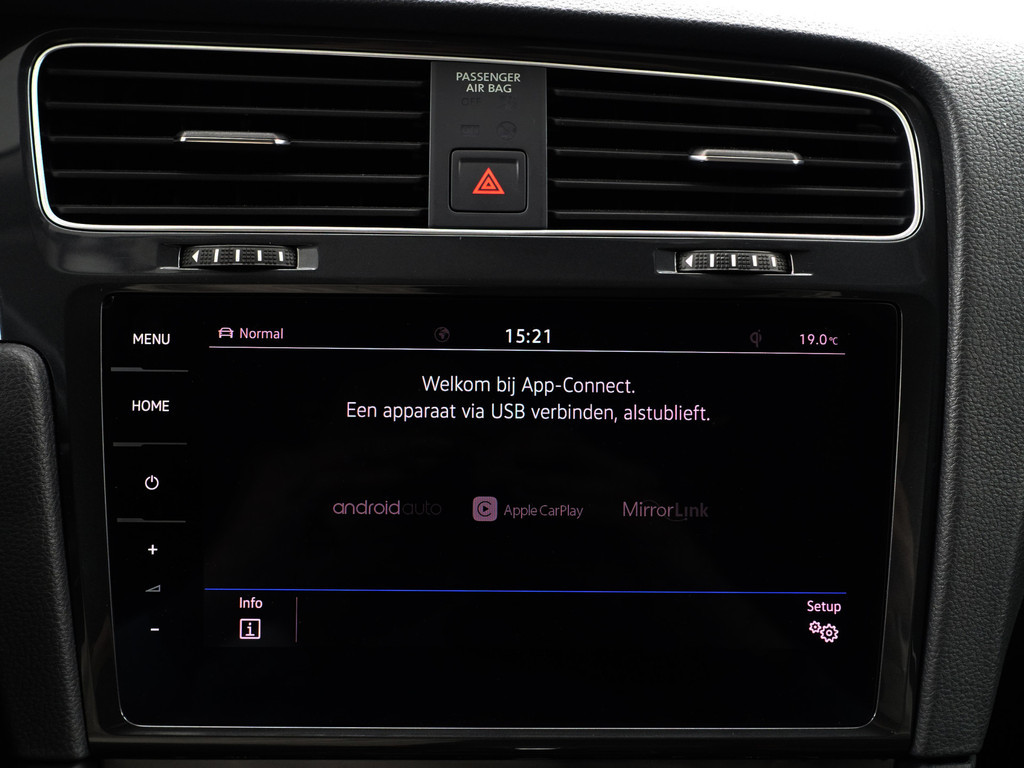 
Volkswagen e-Golf Highline Aut- CarPlay, Dynamic Select, Park Assist, Led, Stoelverwarming, Ada Cruise, Clima vol									