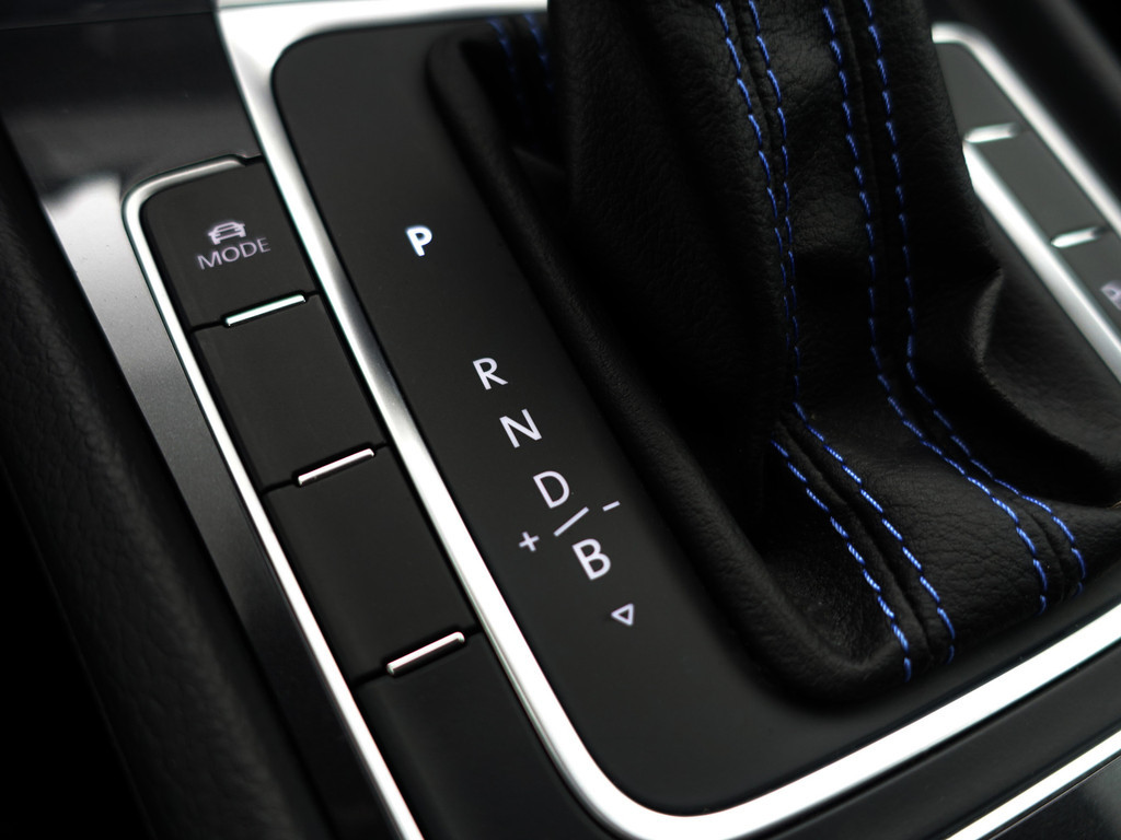 
Volkswagen e-Golf Highline Aut- CarPlay, Dynamic Select, Park Assist, Led, Stoelverwarming, Ada Cruise, Clima vol									