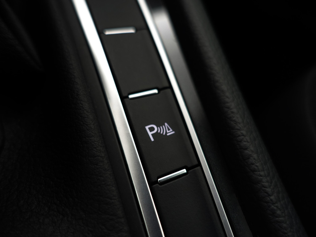 
Volkswagen e-Golf Highline Aut- CarPlay, Dynamic Select, Park Assist, Led, Stoelverwarming, Ada Cruise, Clima vol									