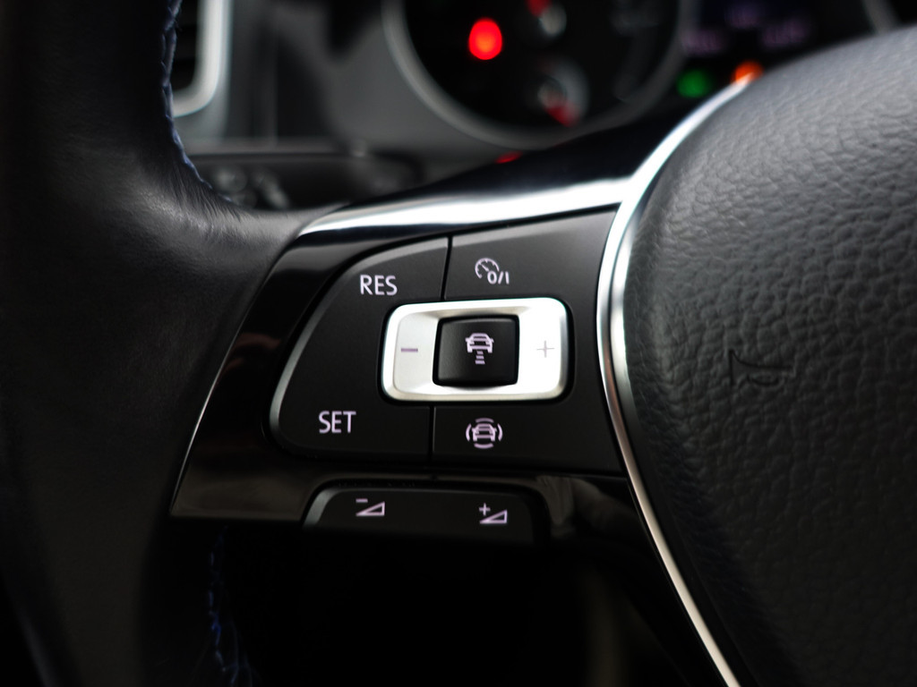 
Volkswagen e-Golf Highline Aut- CarPlay, Dynamic Select, Park Assist, Led, Stoelverwarming, Ada Cruise, Clima vol									