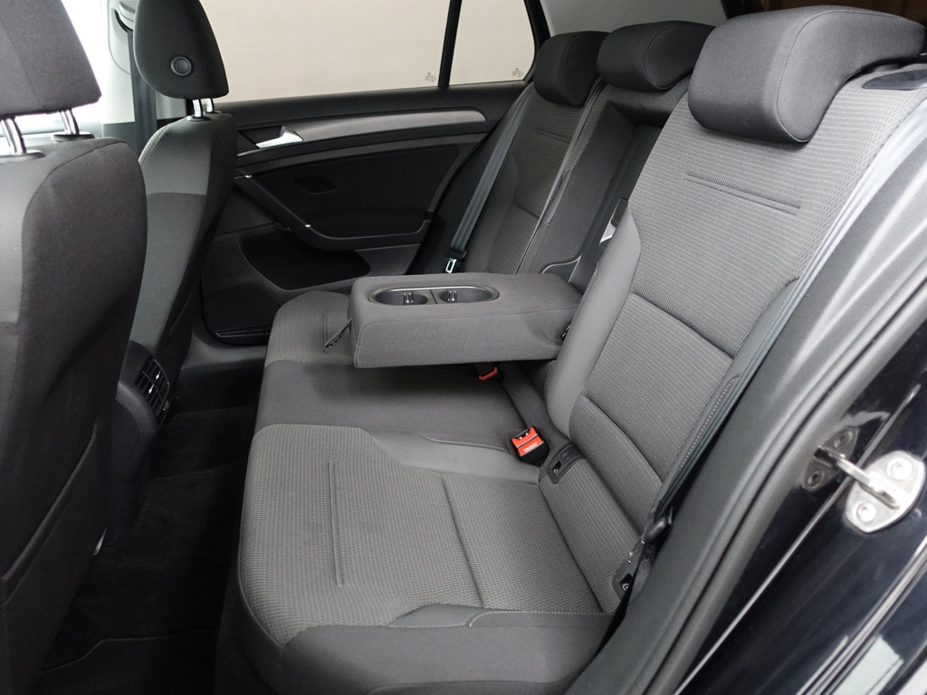 
Volkswagen e-Golf Highline Aut- CarPlay, Dynamic Select, Park Assist, Led, Stoelverwarming, Ada Cruise, Clima vol									