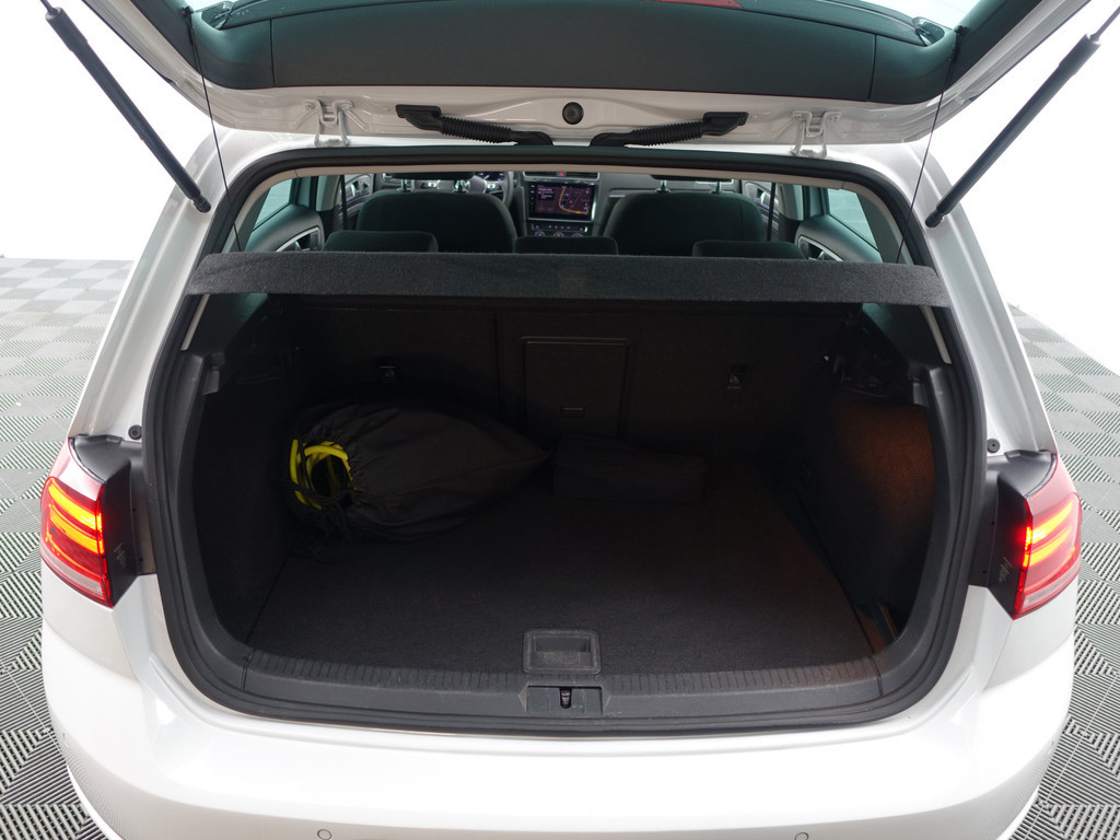 
								Volkswagen e-Golf Highline+ Aut- Dynaudio, Park Assist, Carplay, Navi, Virtual Cockpit, Xenon Led, Dynamic Select vol									