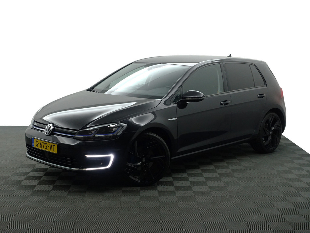 
Volkswagen e-Golf Highline Aut- CarPlay, Dynamic Select, Park Assist, Led, Stoelverwarming, Ada Cruise, Clima vol									