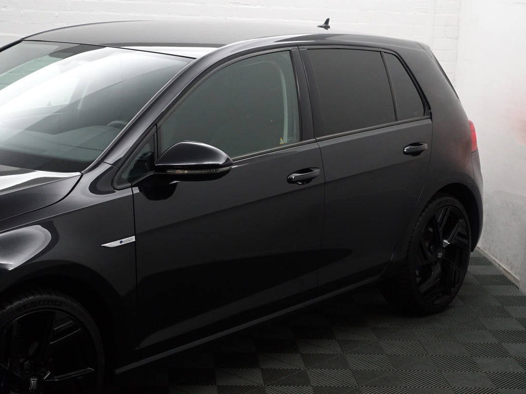 
Volkswagen e-Golf Highline Aut- CarPlay, Dynamic Select, Park Assist, Led, Stoelverwarming, Ada Cruise, Clima vol									