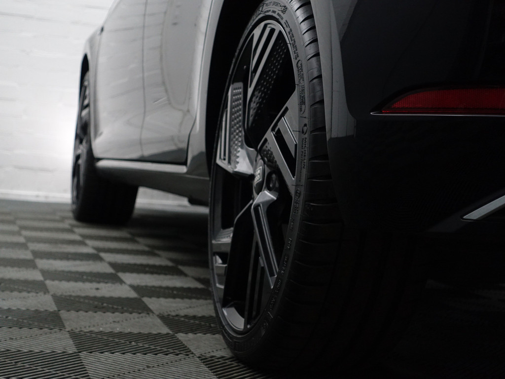 
Volkswagen e-Golf Highline Aut- CarPlay, Dynamic Select, Park Assist, Led, Stoelverwarming, Ada Cruise, Clima vol									