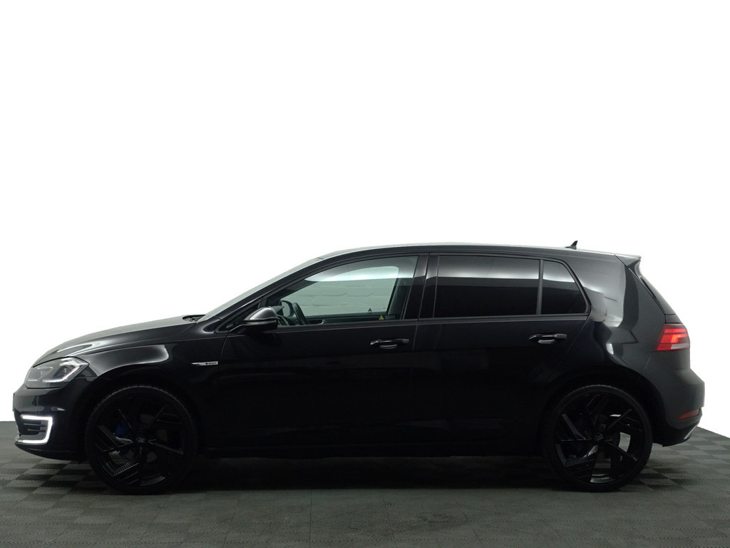 
Volkswagen e-Golf Highline Aut- CarPlay, Dynamic Select, Park Assist, Led, Stoelverwarming, Ada Cruise, Clima vol									
