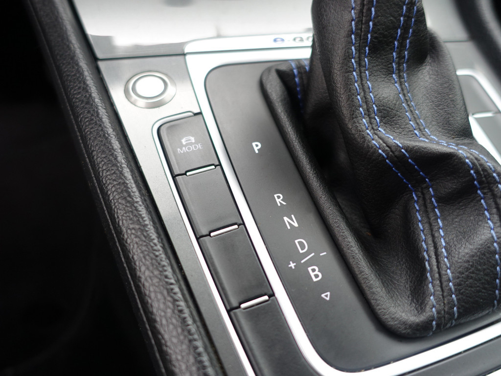 
Volkswagen e-Golf Highline Aut- Xenon Led, Carplay, Navi, Clima, Dynamic Select, Cruise vol									