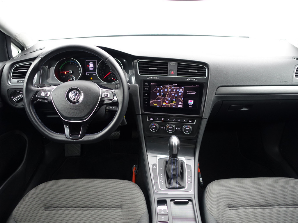 
Volkswagen e-Golf Highline Aut- CarPlay, Dynamic Select, Park Assist, Led, Stoelverwarming, Ada Cruise, Clima vol									
