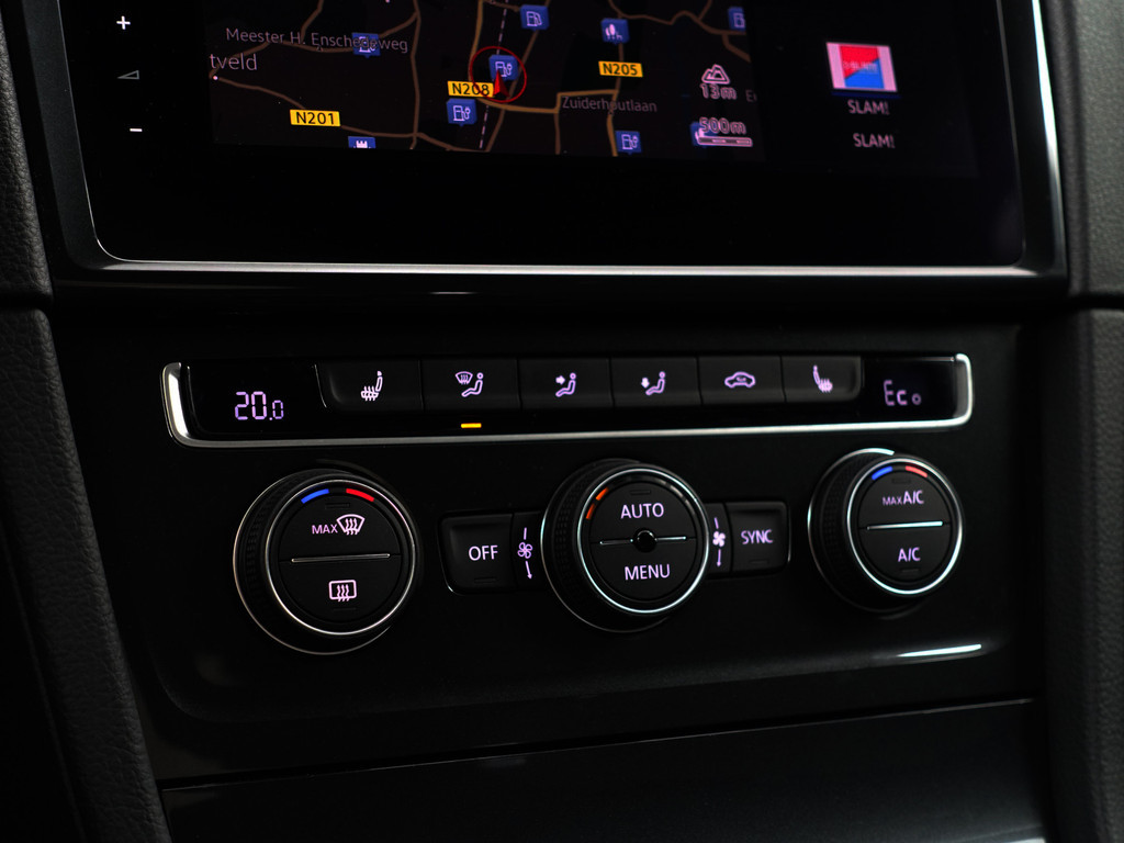 
Volkswagen e-Golf Highline Aut- CarPlay, Dynamic Select, Park Assist, Led, Stoelverwarming, Ada Cruise, Clima vol									