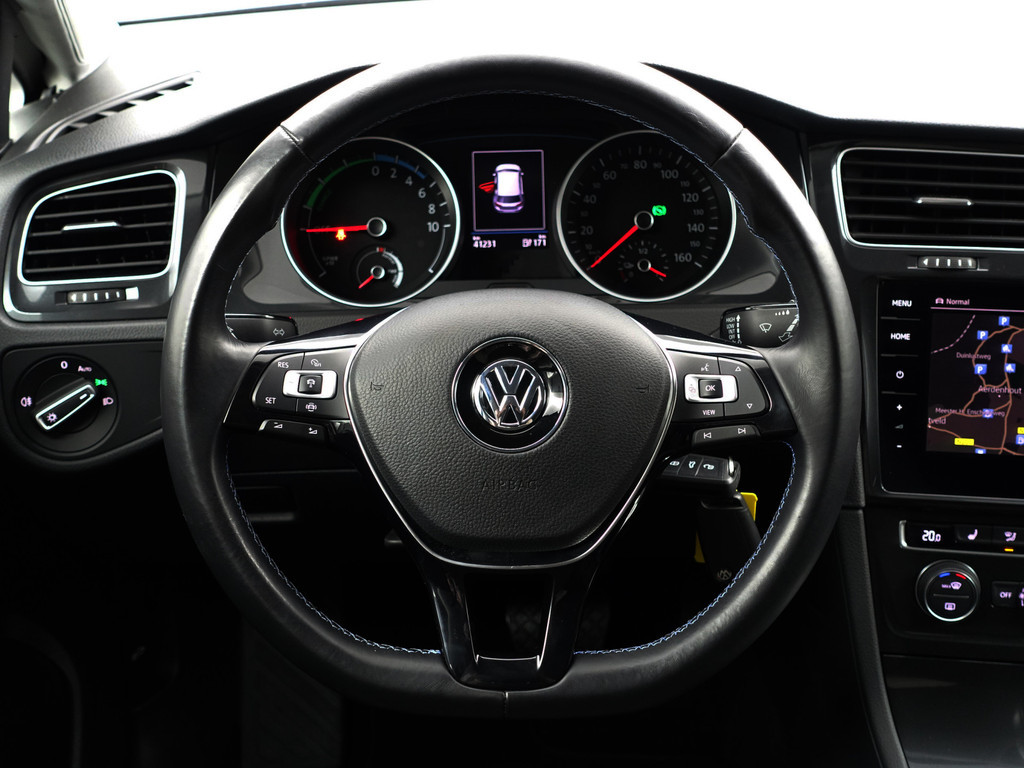 
Volkswagen e-Golf Highline Aut- CarPlay, Dynamic Select, Park Assist, Led, Stoelverwarming, Ada Cruise, Clima vol									