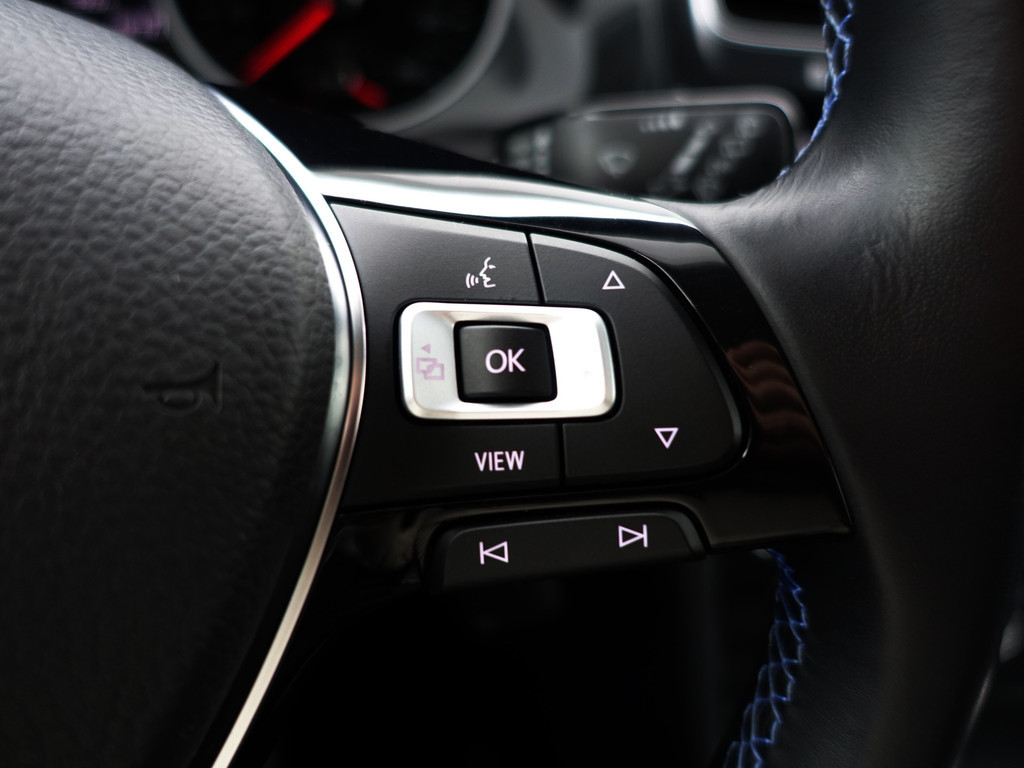 
Volkswagen e-Golf Highline Aut- CarPlay, Dynamic Select, Park Assist, Led, Stoelverwarming, Ada Cruise, Clima vol									