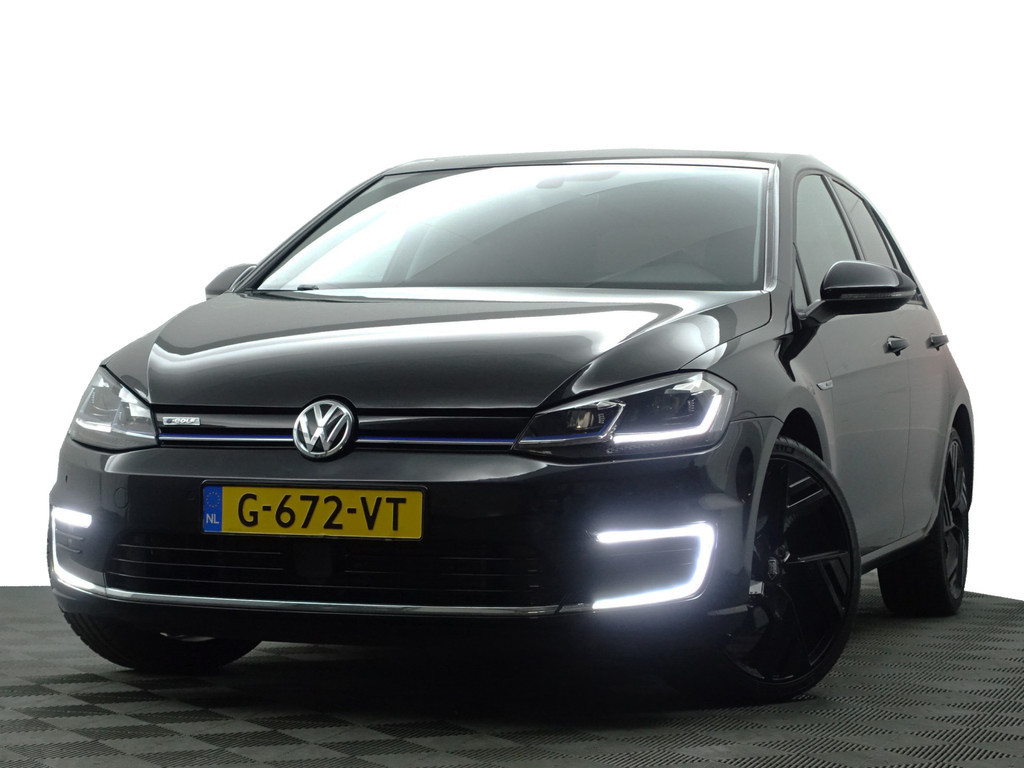 
Volkswagen e-Golf Highline Aut- CarPlay, Dynamic Select, Park Assist, Led, Stoelverwarming, Ada Cruise, Clima vol									