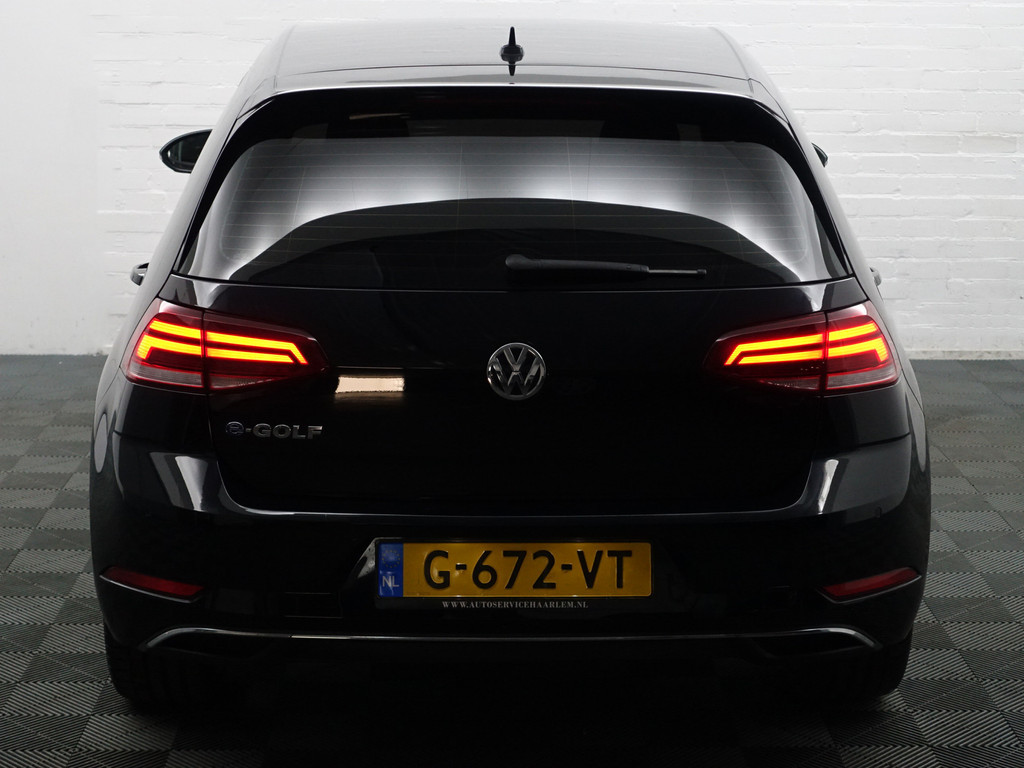 
Volkswagen e-Golf Highline Aut- CarPlay, Dynamic Select, Park Assist, Led, Stoelverwarming, Ada Cruise, Clima vol									