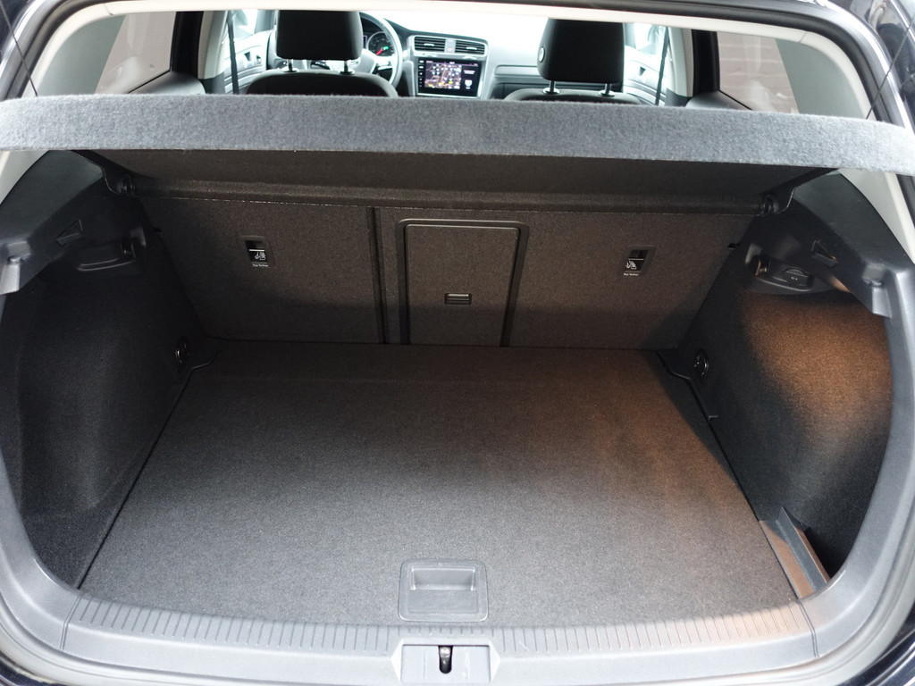 
Volkswagen e-Golf Highline Aut- CarPlay, Dynamic Select, Park Assist, Led, Stoelverwarming, Ada Cruise, Clima vol									