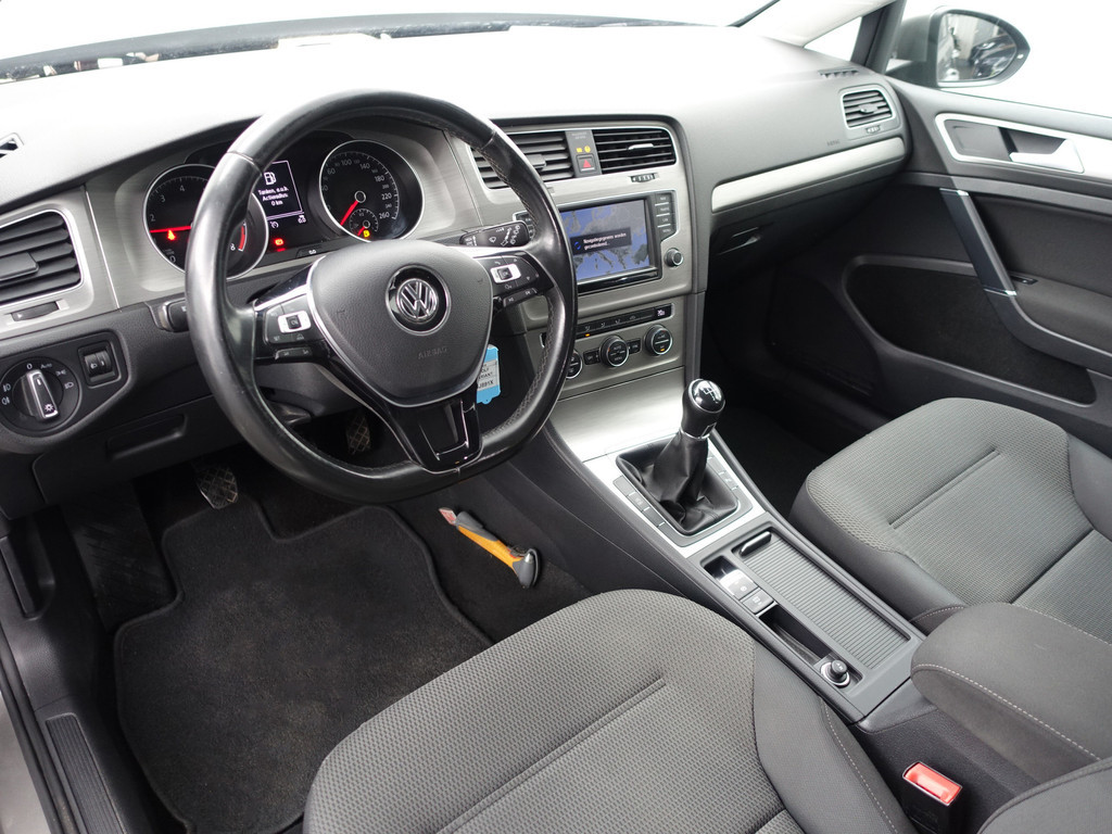 
Volkswagen GOLF Variant 1.0 TSI Highline- Park Assist, Navi, Carplay, Clima, Cruise vol									