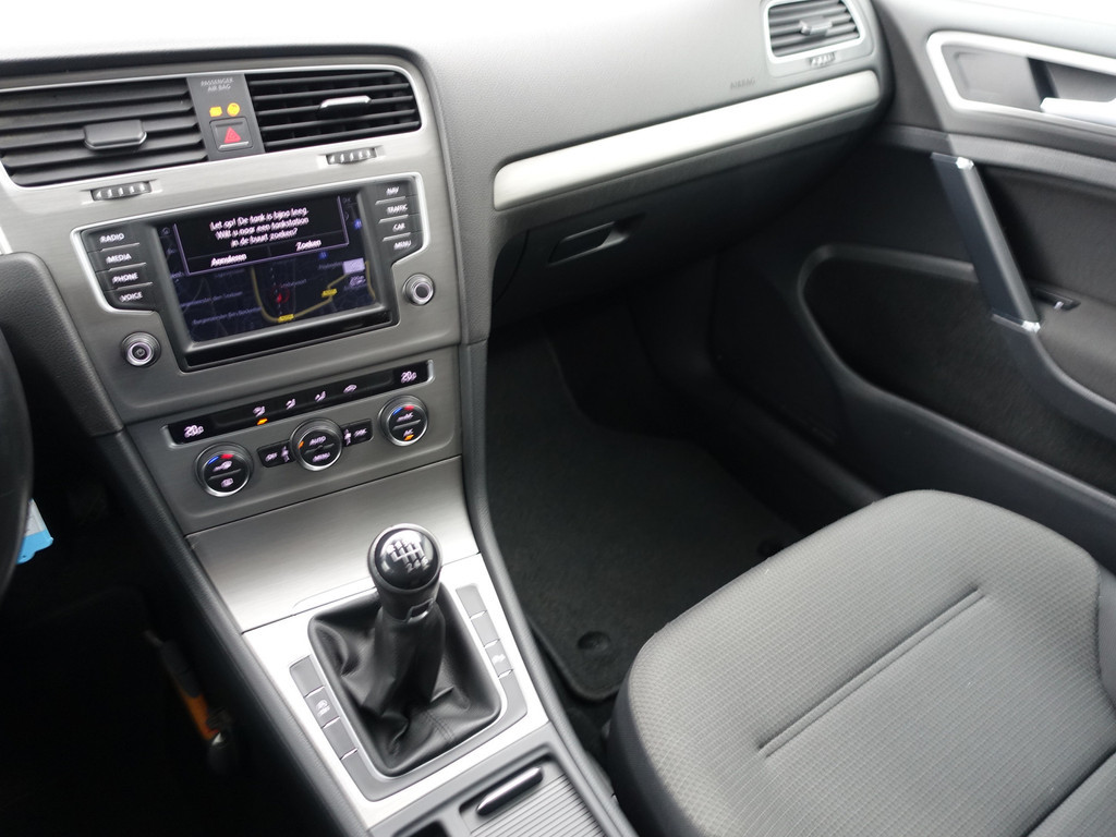 
Volkswagen GOLF Variant 1.0 TSI Highline- Park Assist, Navi, Carplay, Clima, Cruise vol									