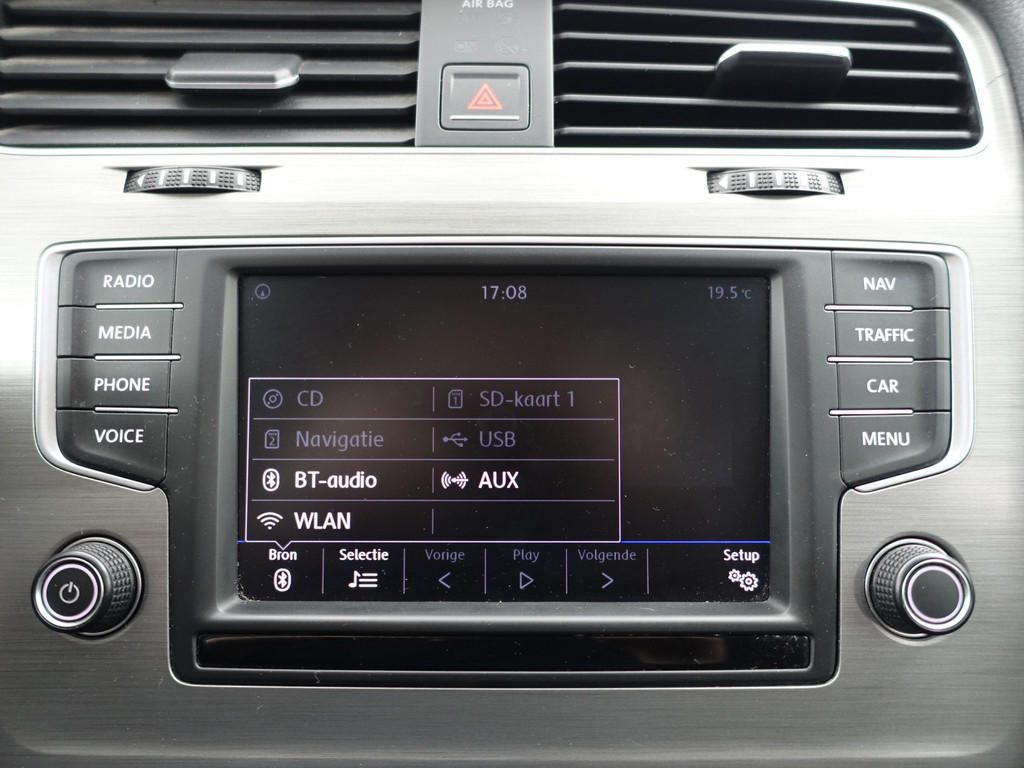 
Volkswagen GOLF Variant 1.0 TSI Highline- Park Assist, Navi, Carplay, Clima, Cruise vol									