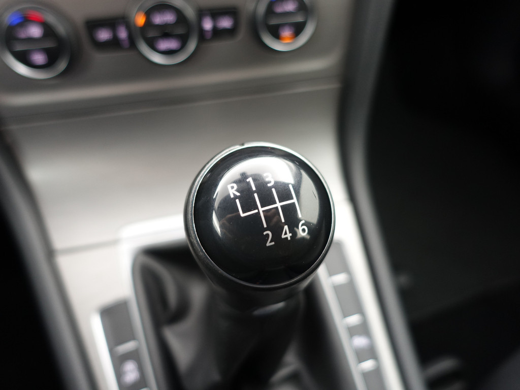 
Volkswagen GOLF Variant 1.0 TSI Highline- Park Assist, Navi, Carplay, Clima, Cruise vol									