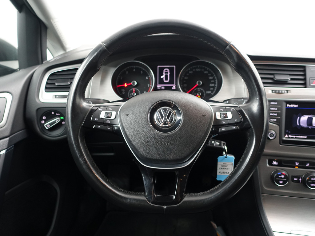 
Volkswagen GOLF Variant 1.0 TSI Highline- Park Assist, Navi, Carplay, Clima, Cruise vol									