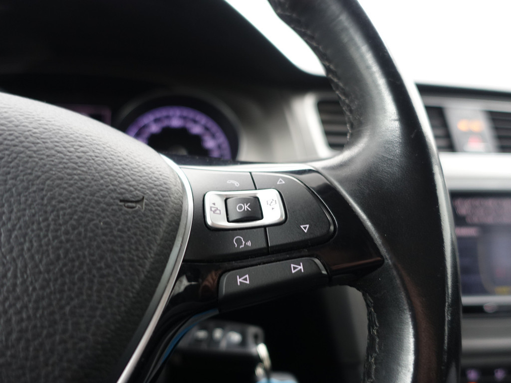 
Volkswagen GOLF Variant 1.0 TSI Highline- Park Assist, Navi, Carplay, Clima, Cruise vol									