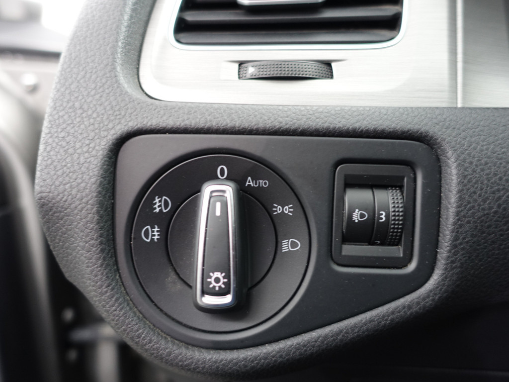 
Volkswagen GOLF Variant 1.0 TSI Highline- Park Assist, Navi, Carplay, Clima, Cruise vol									