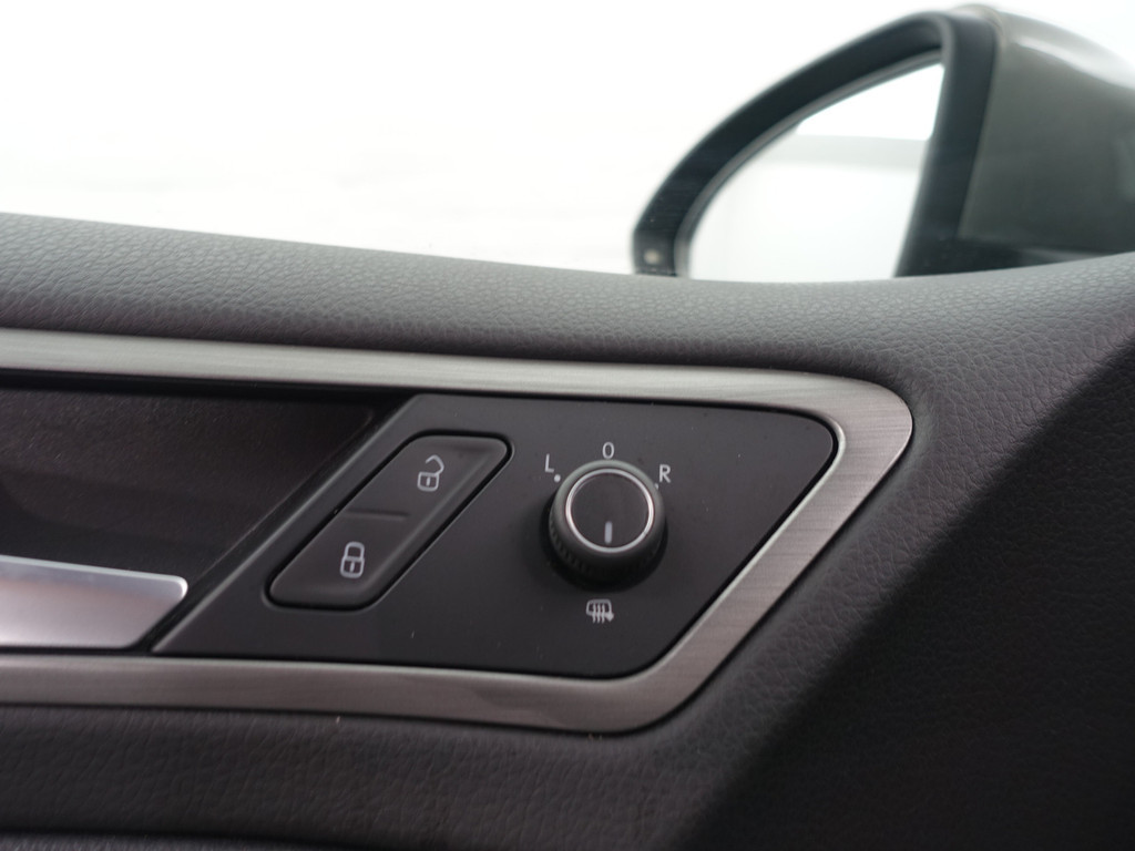 
Volkswagen GOLF Variant 1.0 TSI Highline- Park Assist, Navi, Carplay, Clima, Cruise vol									