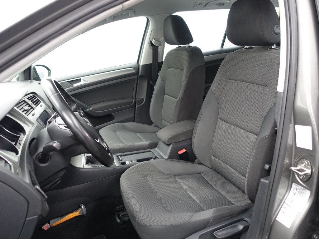 
Volkswagen GOLF Variant 1.0 TSI Highline- Park Assist, Navi, Carplay, Clima, Cruise vol									