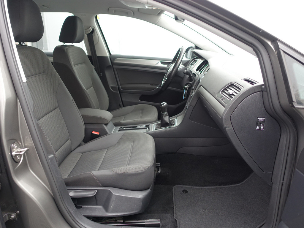 
Volkswagen GOLF Variant 1.0 TSI Highline- Park Assist, Navi, Carplay, Clima, Cruise vol									