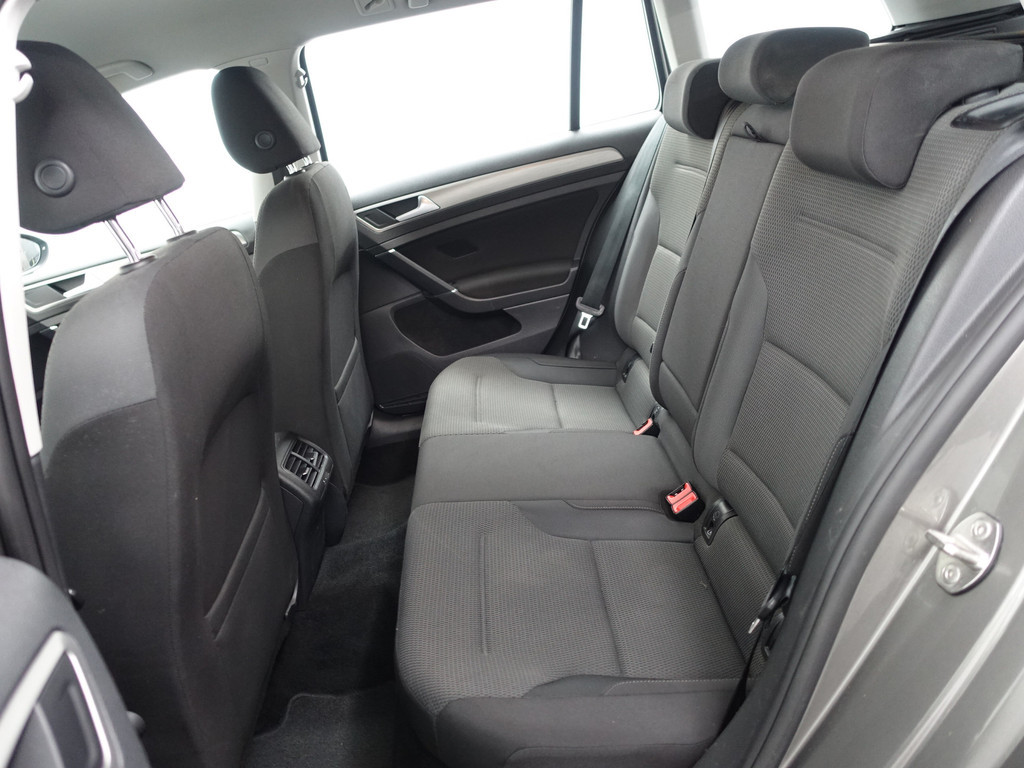 
Volkswagen GOLF Variant 1.0 TSI Highline- Park Assist, Navi, Carplay, Clima, Cruise vol									