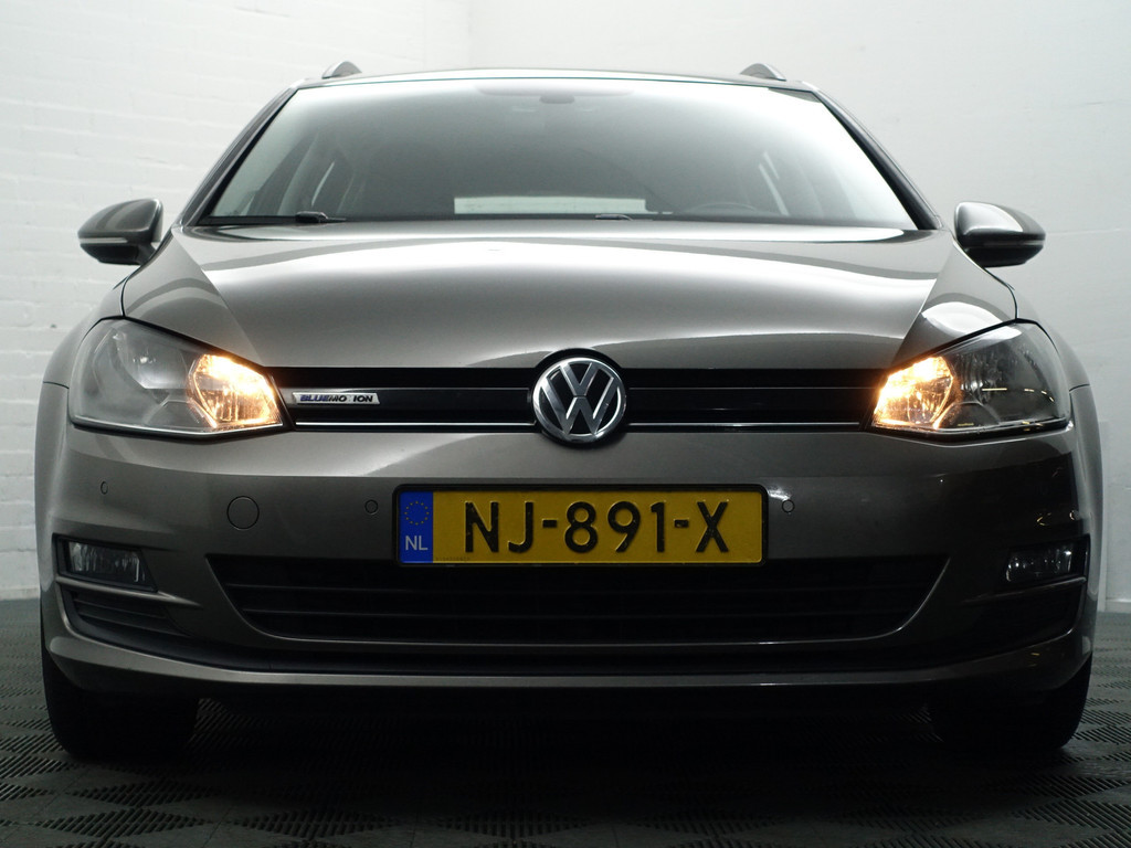 
Volkswagen GOLF Variant 1.0 TSI Highline- Park Assist, Navi, Carplay, Clima, Cruise vol									