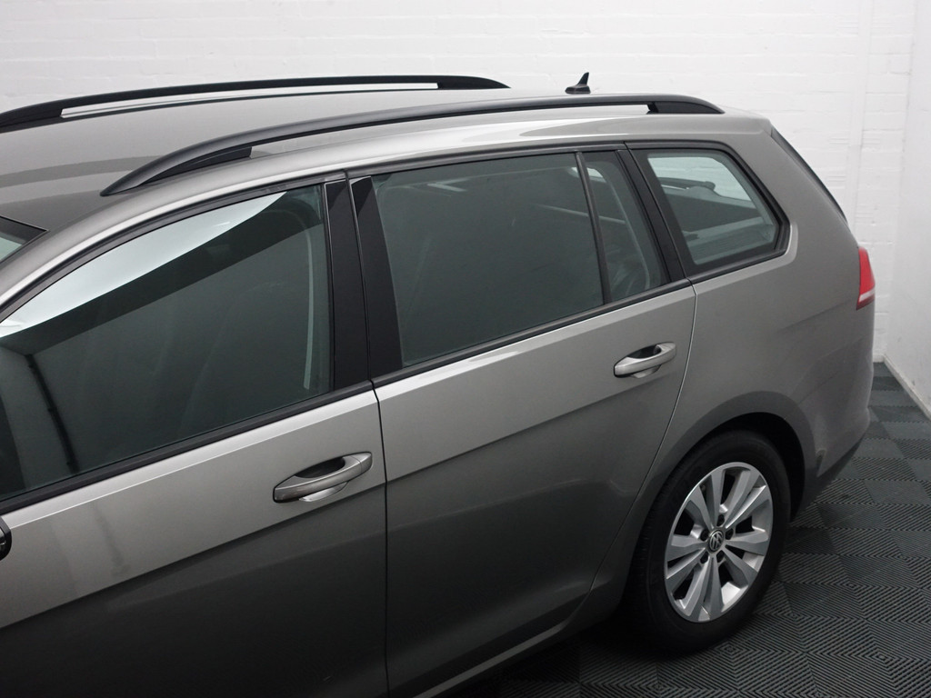 
Volkswagen GOLF Variant 1.0 TSI Highline- Park Assist, Navi, Carplay, Clima, Cruise vol									