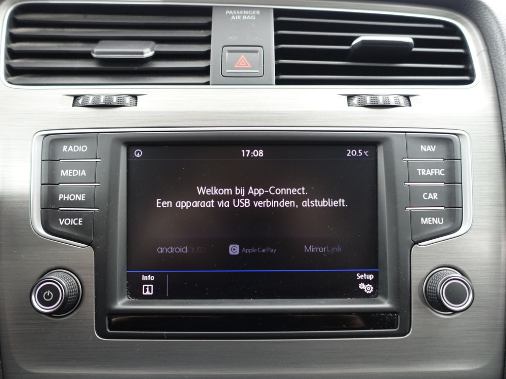 
Volkswagen GOLF Variant 1.0 TSI Highline- Park Assist, Navi, Carplay, Clima, Cruise vol									