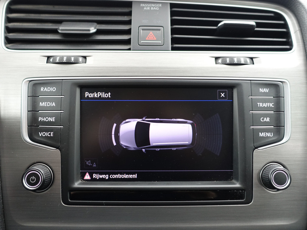 
Volkswagen GOLF Variant 1.0 TSI Highline- Park Assist, Navi, Carplay, Clima, Cruise vol									