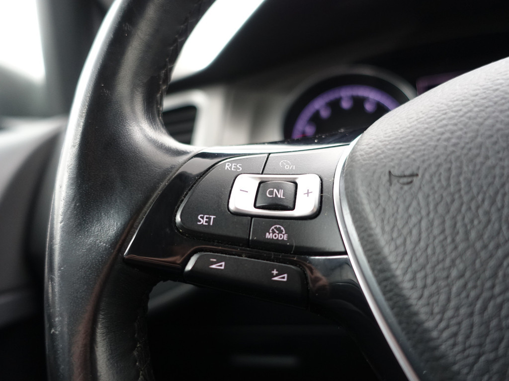
Volkswagen GOLF Variant 1.0 TSI Highline- Park Assist, Navi, Carplay, Clima, Cruise vol									