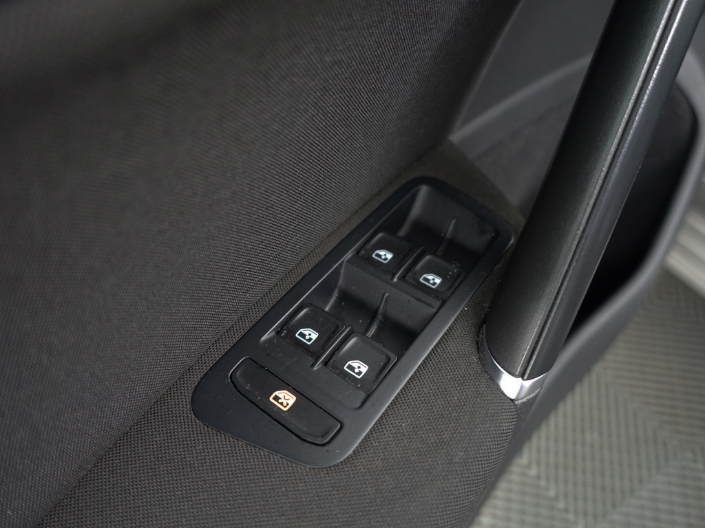 
Volkswagen GOLF Variant 1.0 TSI Highline- Park Assist, Navi, Carplay, Clima, Cruise vol									