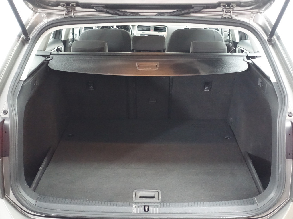 
Volkswagen GOLF Variant 1.0 TSI Highline- Park Assist, Navi, Carplay, Clima, Cruise vol									